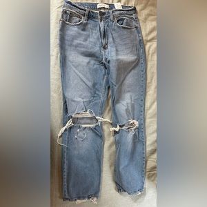 Abercrombie Ultra High Rise Straight Ankle Jean- medium wash